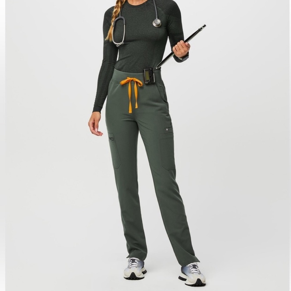 FIGS high waisted Yola scrub pants in color Moss, size XS